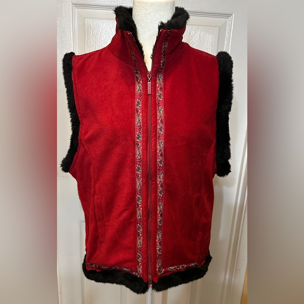 CAROLYN TAYLOR VEST RED FLEECE  FAUX FUR EMBROIDERED RIBBON TRIM WOMEN'S XL